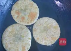 Black sesame and red bean paste pie recipe 9