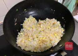 Illustration of how to make traditional egg fried rice bento 10