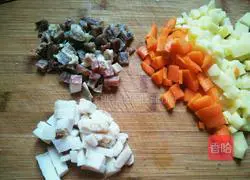 Illustration of how to make braised rice with bacon and potatoes 4