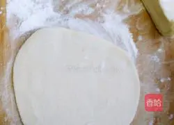 Illustration of how to make crispy egg-filled pancakes 4