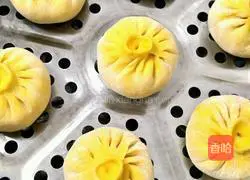 Illustration of how to make pumpkin buns 12