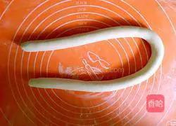 Illustration of how to make Yuanbao dumplings 10