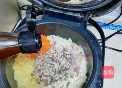 Assorted braised rice - rice cooker lazy rice recipe illustration 4