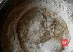 Illustration of how to make bean dregs steamed buns 6