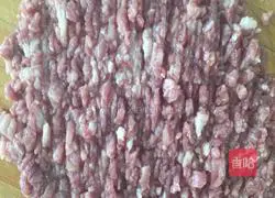 Illustration of how to make cabbage and pork pie 4