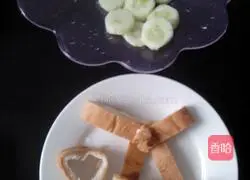 Illustration of how to make fruit sandwich (super simple version) 13