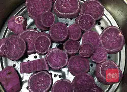 Illustration of how to make two-color lollipop steamed buns 1