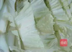 Illustration of cooking noodles with mushrooms and cabbage 3