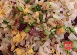 Illustration of how to make fried rice with preserved eggs 6
