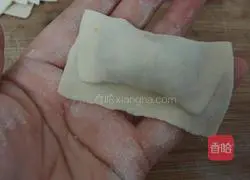 Illustration of how to make Yuanbao dumplings 6