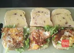 Illustration of how to make bacon sandwich 6