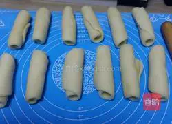 Illustration of how to make shortbread with snow pear filling 11