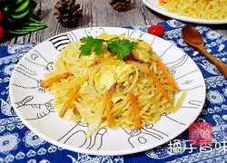Illustration of how to make fried noodles with onions and eggs 9