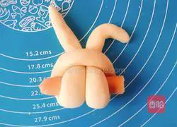 Illustration of how to make cute rabbit steamed buns 10