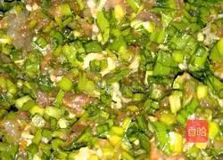 Illustration of how to make shrimp, pork and leek dumplings 2