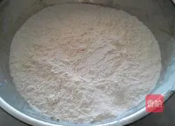 Illustration of how to make white flour steamed buns 1