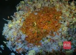 Illustration of how to make carrot and egg fried rice 10