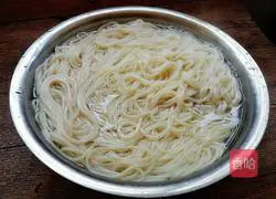 Homemade Illustration of how to make noodles 2