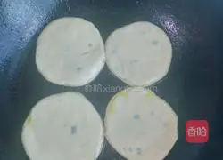 Illustration of how to make scallion pancakes 11