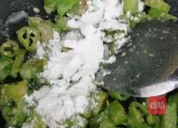 Illustration of how to make chili noodles 4