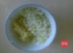 Illustration of how to make pork and fennel stuffed dumplings 3