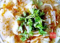 Illustration of how to make sour soup wonton wrapper 8