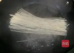 Illustration of how to make scallion noodles 2