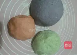 Illustration of how to make rainbow noodles 2