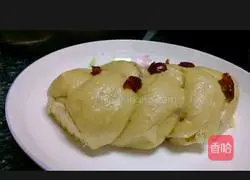 Illustration of how to make brown sugar, red dates and red bean twist steamed buns 3