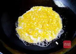 Illustration of how to make egg pancakes rolled with ham 4