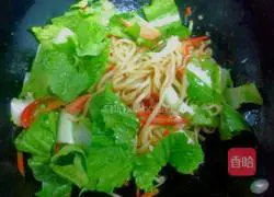 Illustration of how to make ham fried noodles 8