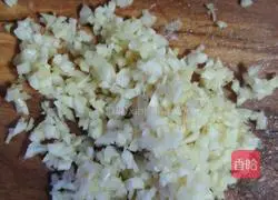 Illustration of how to make zucchini and pork wontons 2