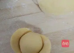 Illustration of how to make sweet potato buns (Jin Yuanbao) 9
