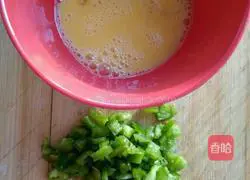  Illustration of how to make green pepper and egg fried rice 2