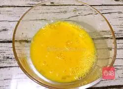 Illustration of how to make fried steamed bun slices 4