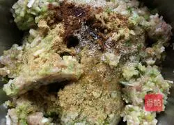 Illustration of how to make dumplings stuffed with pork and celery 5