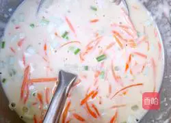 Illustration of how to make shredded carrot egg cake 1