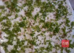 Illustration of how to make soft green onion cakes 5