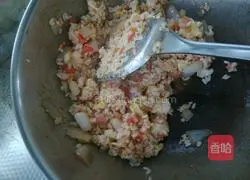 Illustration of how to make egg and ham fried rice 5