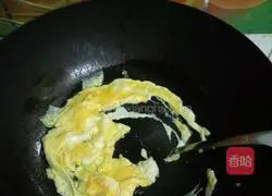 Illustration of how to make egg fried rice 3