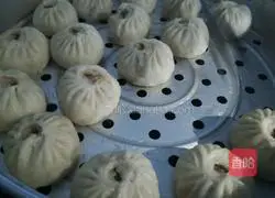 Illustration of how to make steamed buns with sauce 5