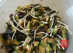 Illustration of how to make zucchini meat buns 5