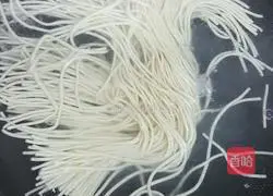 Illustration of how to make soy sauce fried noodles 1