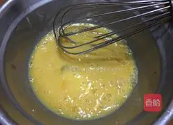 Illustration of how to make chive egg pancake with cumin and potato shreds 2