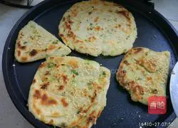 Illustration of how to make scallion pancakes 13