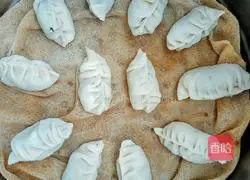 Illustration of how to make glass dumplings with plain filling 5