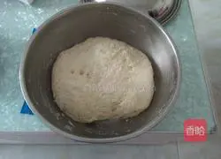 Illustration of how to make steamed buns stuffed with scallions and pork stuffing 1