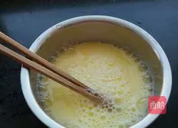 Illustration of how to make salad egg pancake 4