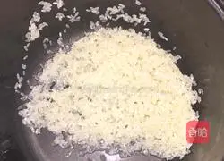 Illustration of how to make braised rice with sausage and potatoes 1