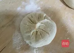 Illustration of how to make beef and green onion buns 10